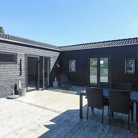 8 Person In Jerup-by Traum Jerup